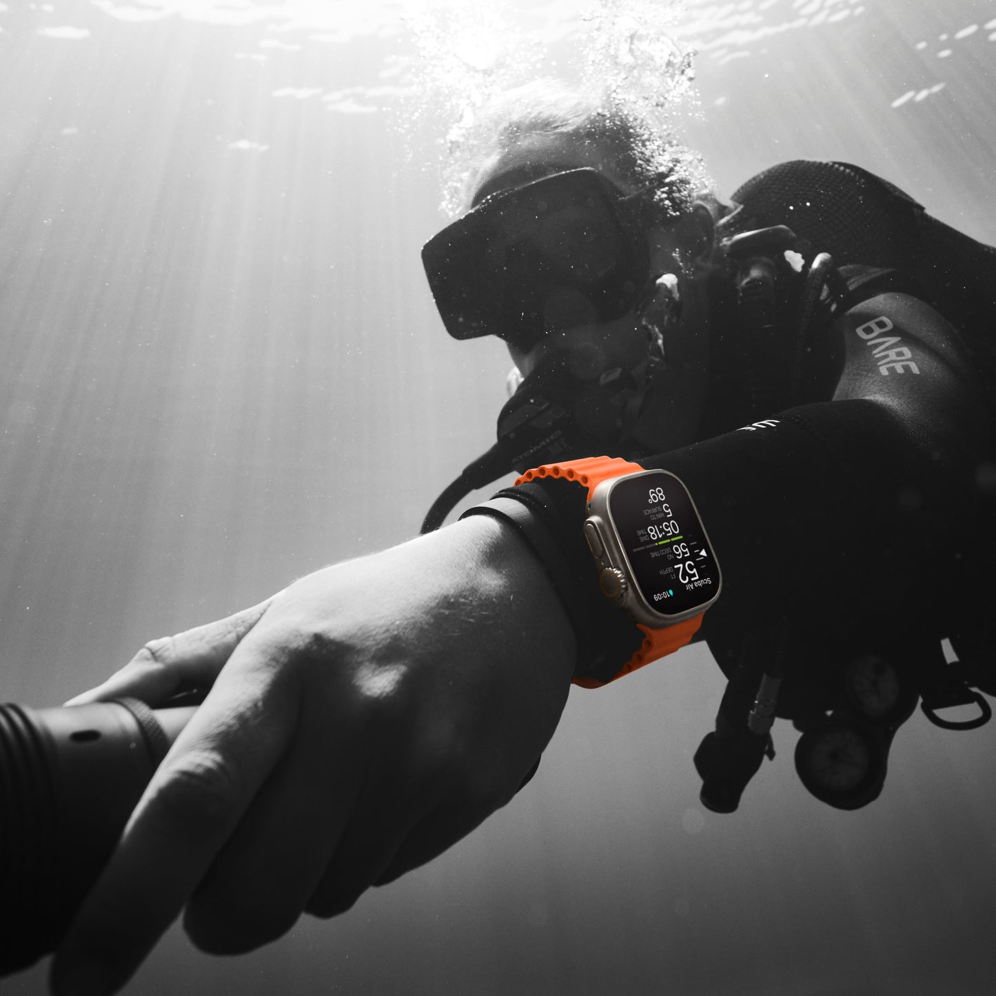 Apple_Watch_Ultra_2_LTE_49mm_Titanium_Beige_Orange_Trail_Loop_PDP_Image_Position-6__WWEN