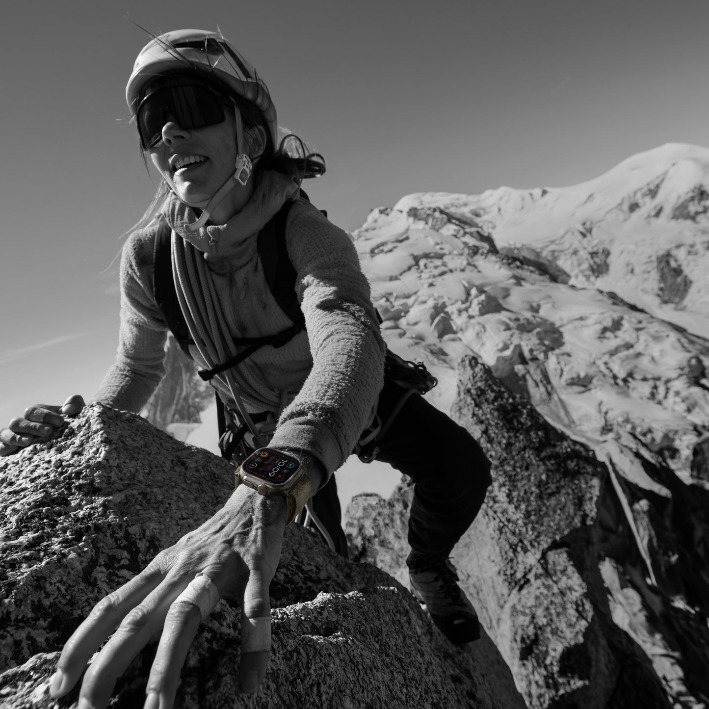 Apple_Watch_Ultra_2_LTE_49mm_Titanium_Beige_Orange_Trail_Loop_PDP_Image_Position-7__WWEN