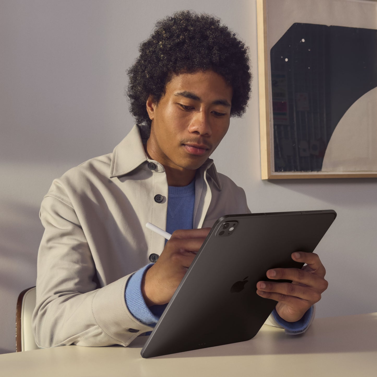 iPad_Pro_13_M4_WiFi_Silver_PDP_Image_Position_5__WWEN