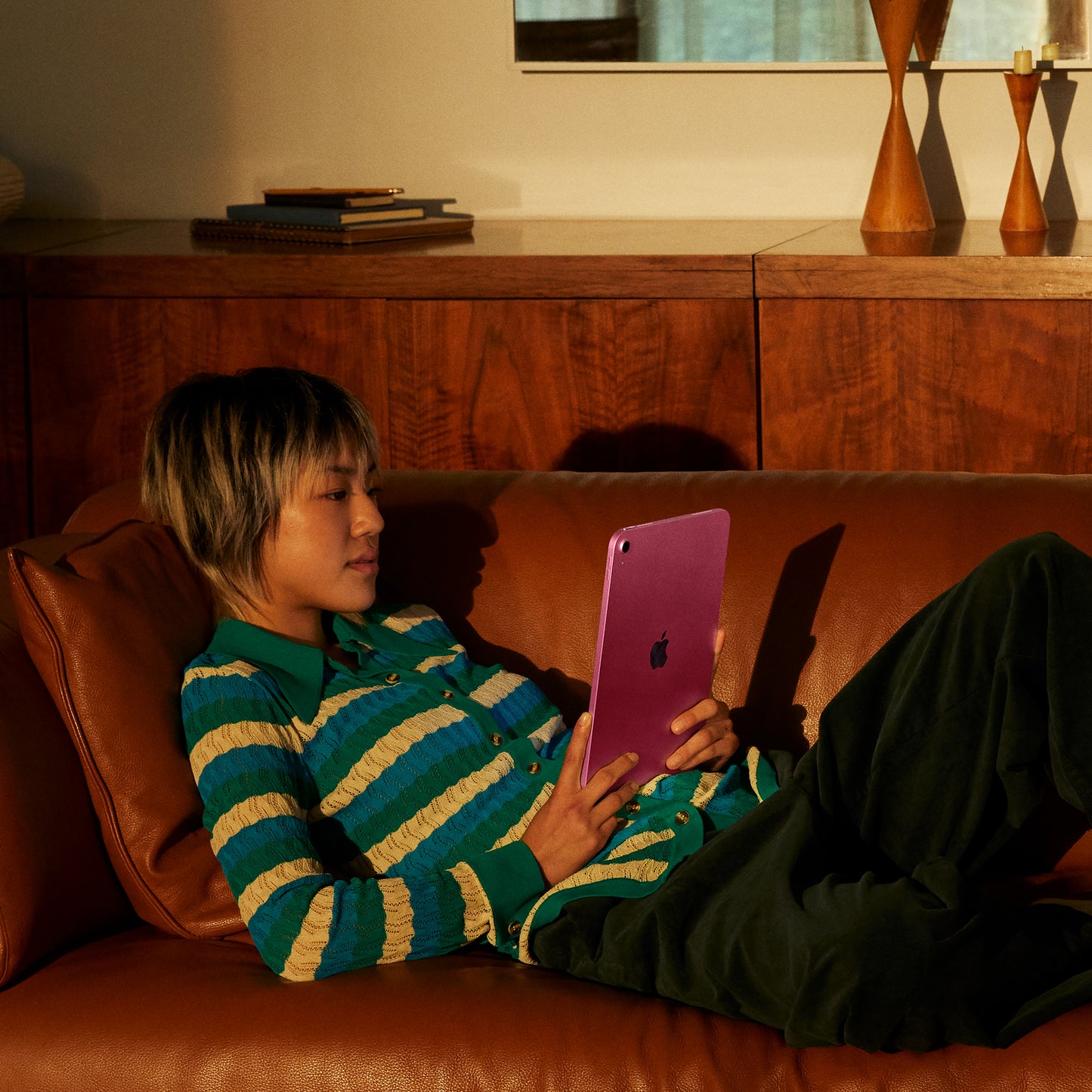 iPad_A16_Cellular_Yellow_PDP_Image_Position_6__WWEN