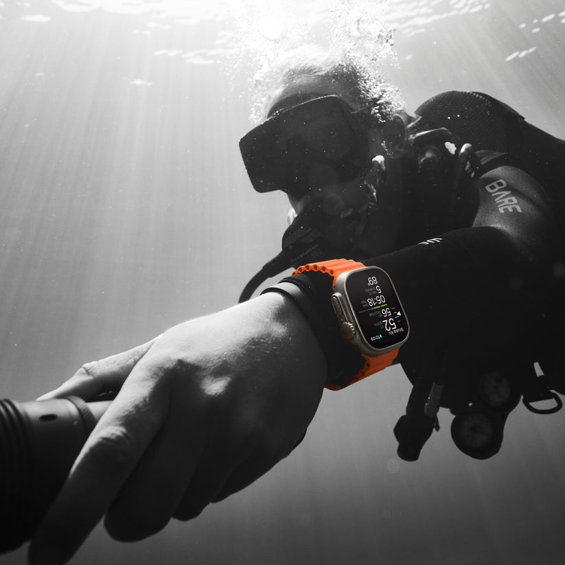 Apple_Watch_Ultra_2_LTE_49mm_Titanium_Beige_Orange_Trail_Loop_PDP_Image_Position-6__WWEN