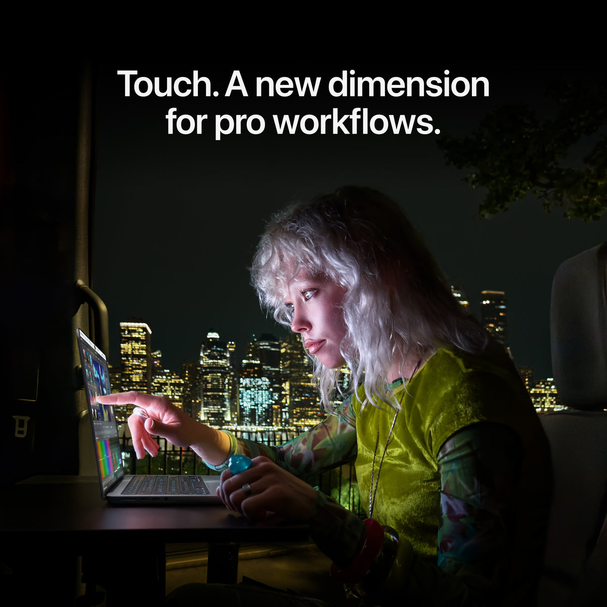 MacBook_Pro_PROLED_XDR_Display_16-in_M5_Max_Silver_PDP_Image_Position_4__en-WW
